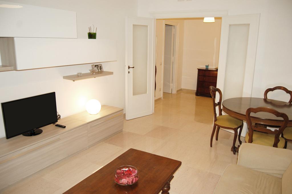 Vatican In The Moonlight Apartment Rome Room photo